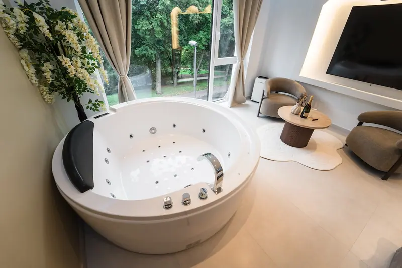 Sky & Pool Suite