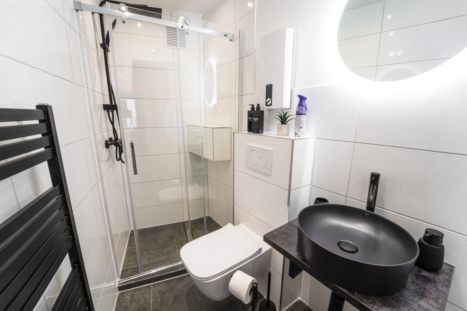 Weitere Sicht zum Badezimmer