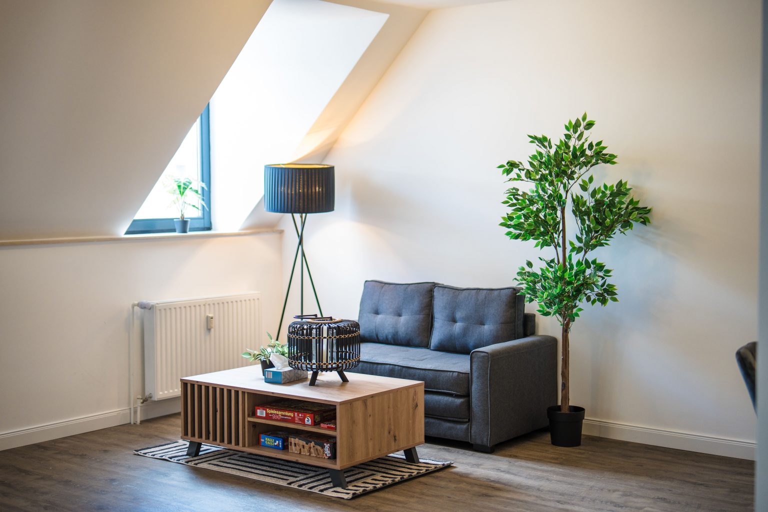 Geräumiges Wohnzimmer